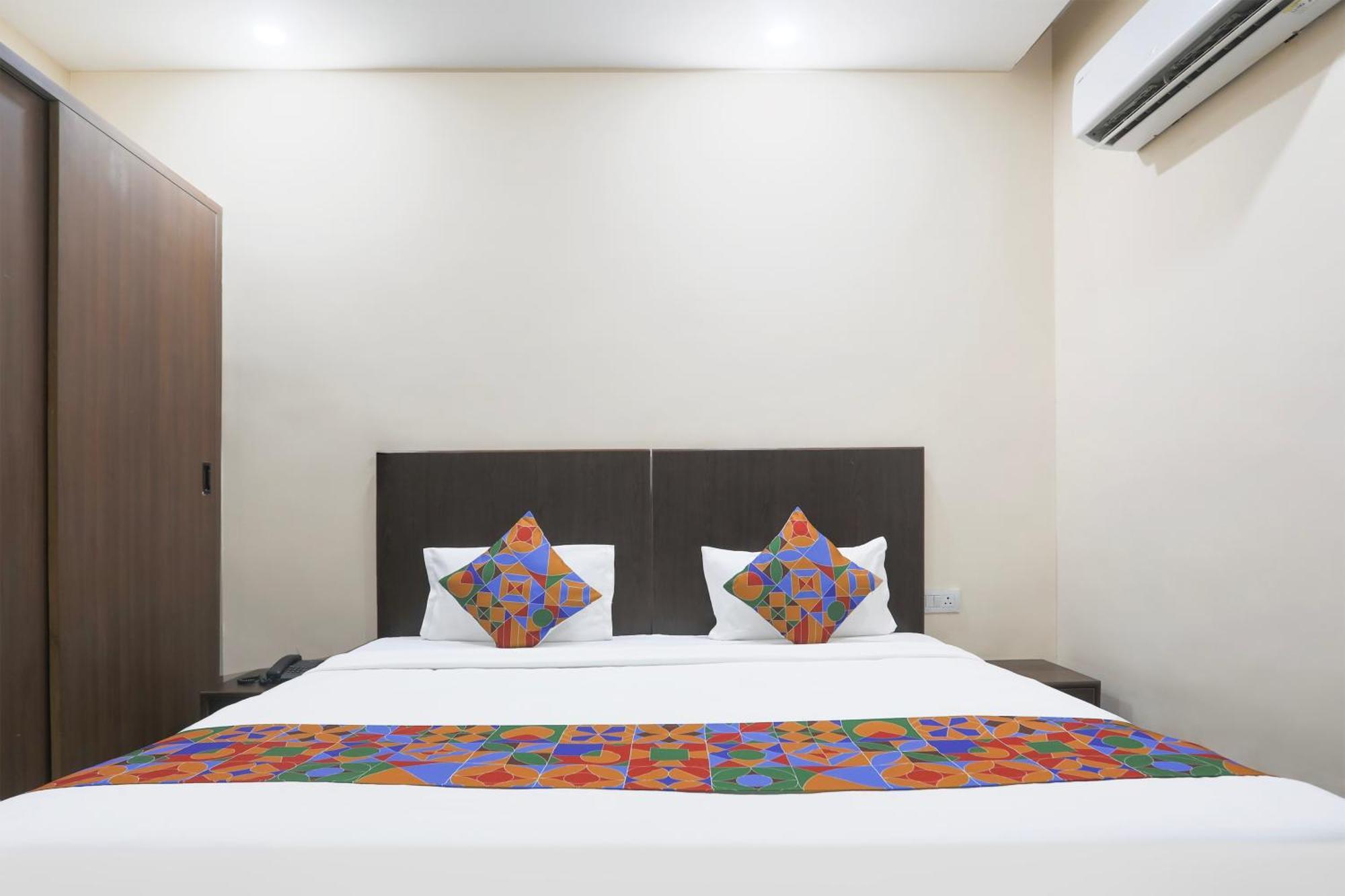 Fabhotel Bliss Premium グルガウン エクステリア 写真