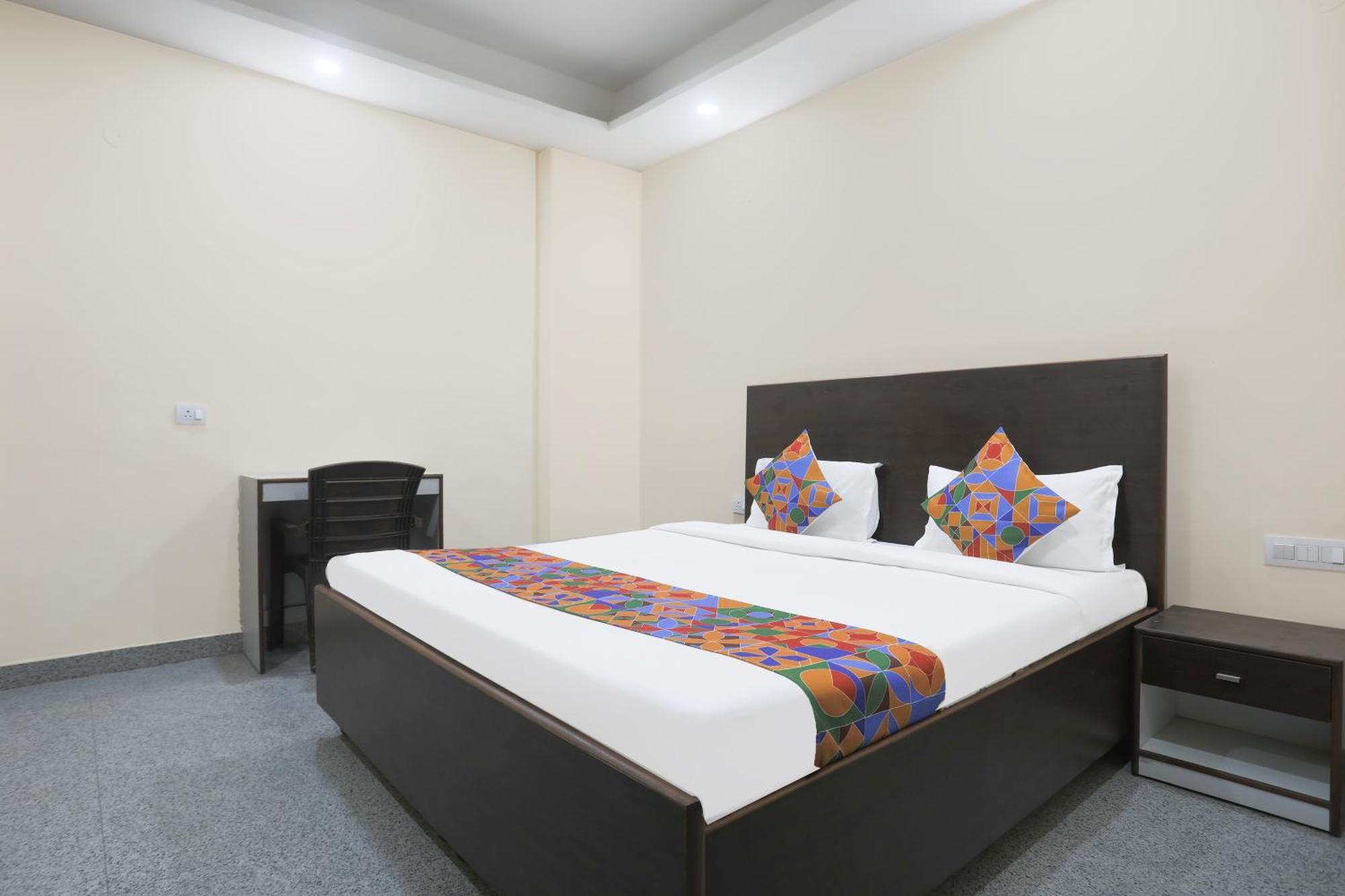 Fabhotel Bliss Premium グルガウン エクステリア 写真