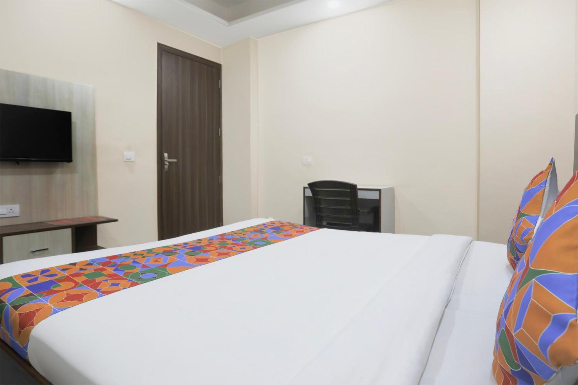 Fabhotel Bliss Premium グルガウン エクステリア 写真