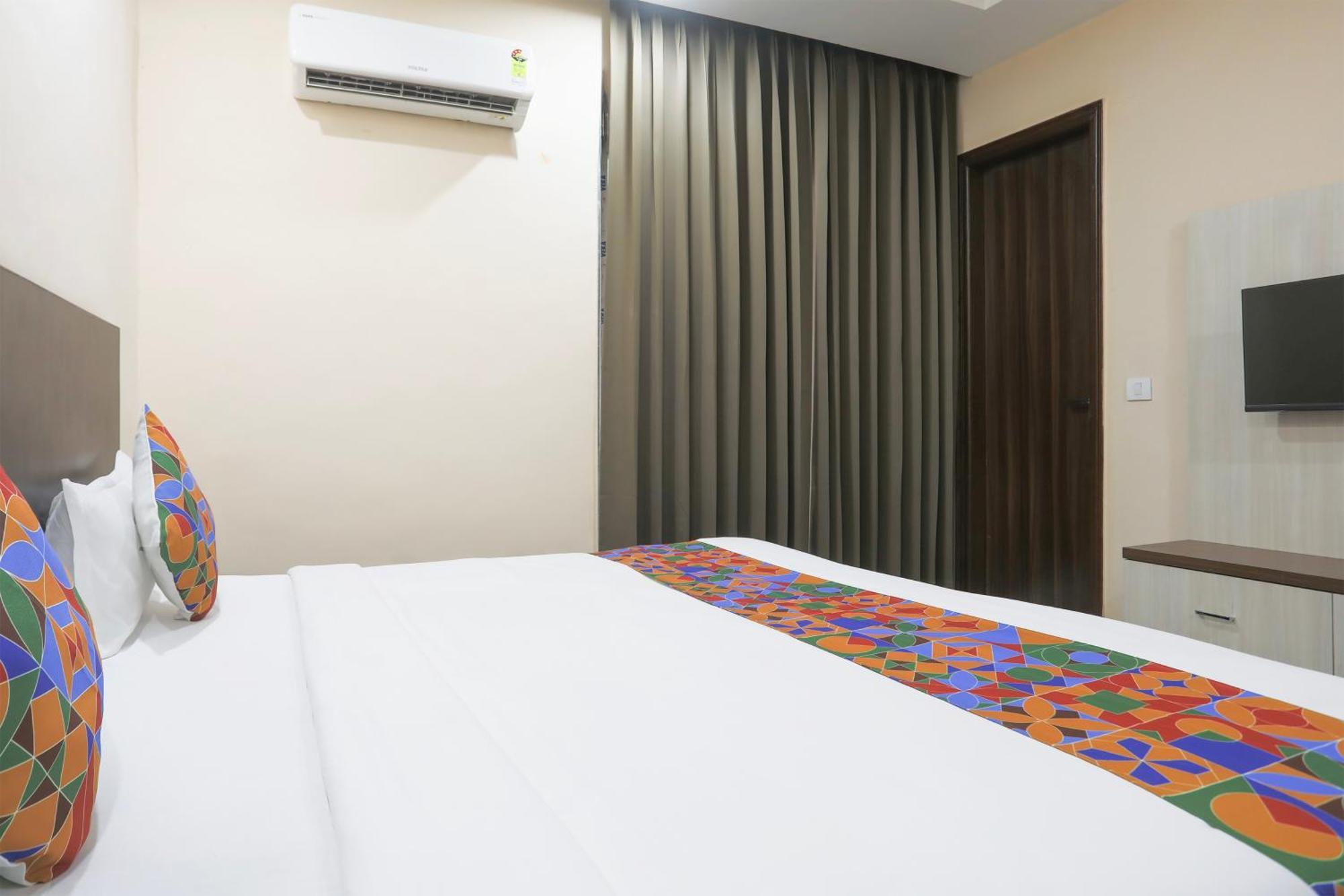 Fabhotel Bliss Premium グルガウン エクステリア 写真